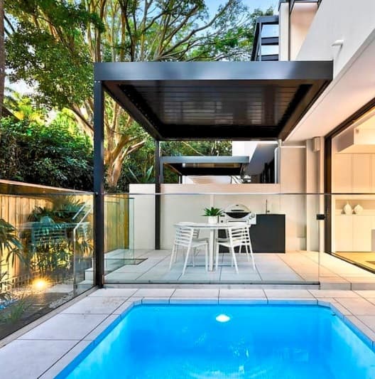 Sophisticated glazing and structural solutions designed to elevate the modern built environment through technical precision.