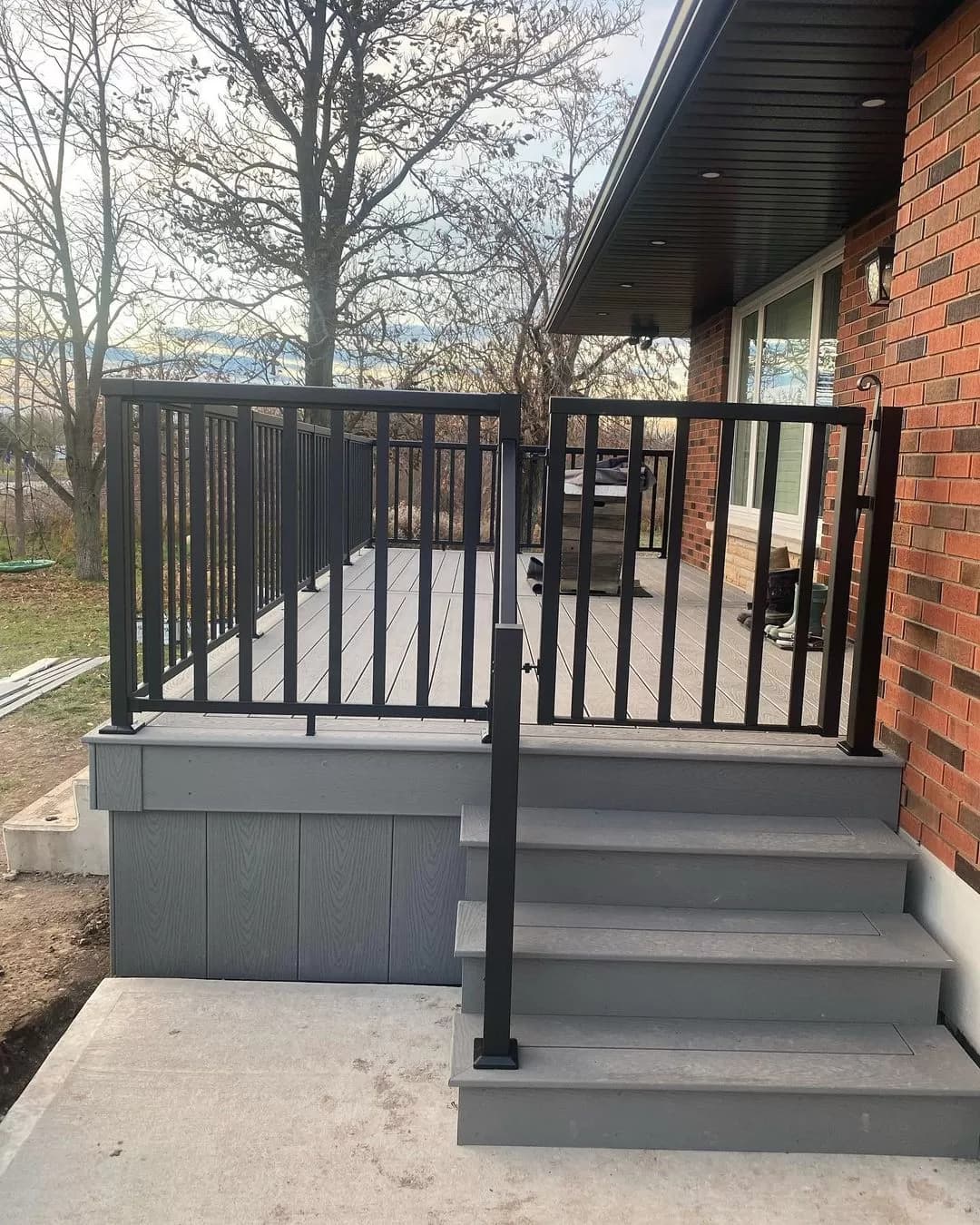 Aluminum Picket Railing and Gate