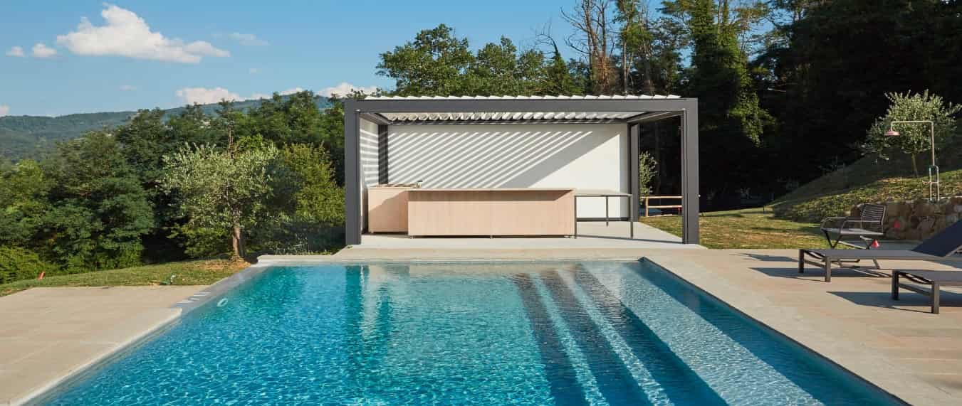 Design, supply and installation of louvered roofs, retractable awnings, patio covers and integrated outdoor heating for Okanagan homes, restaurants and commercial properties.