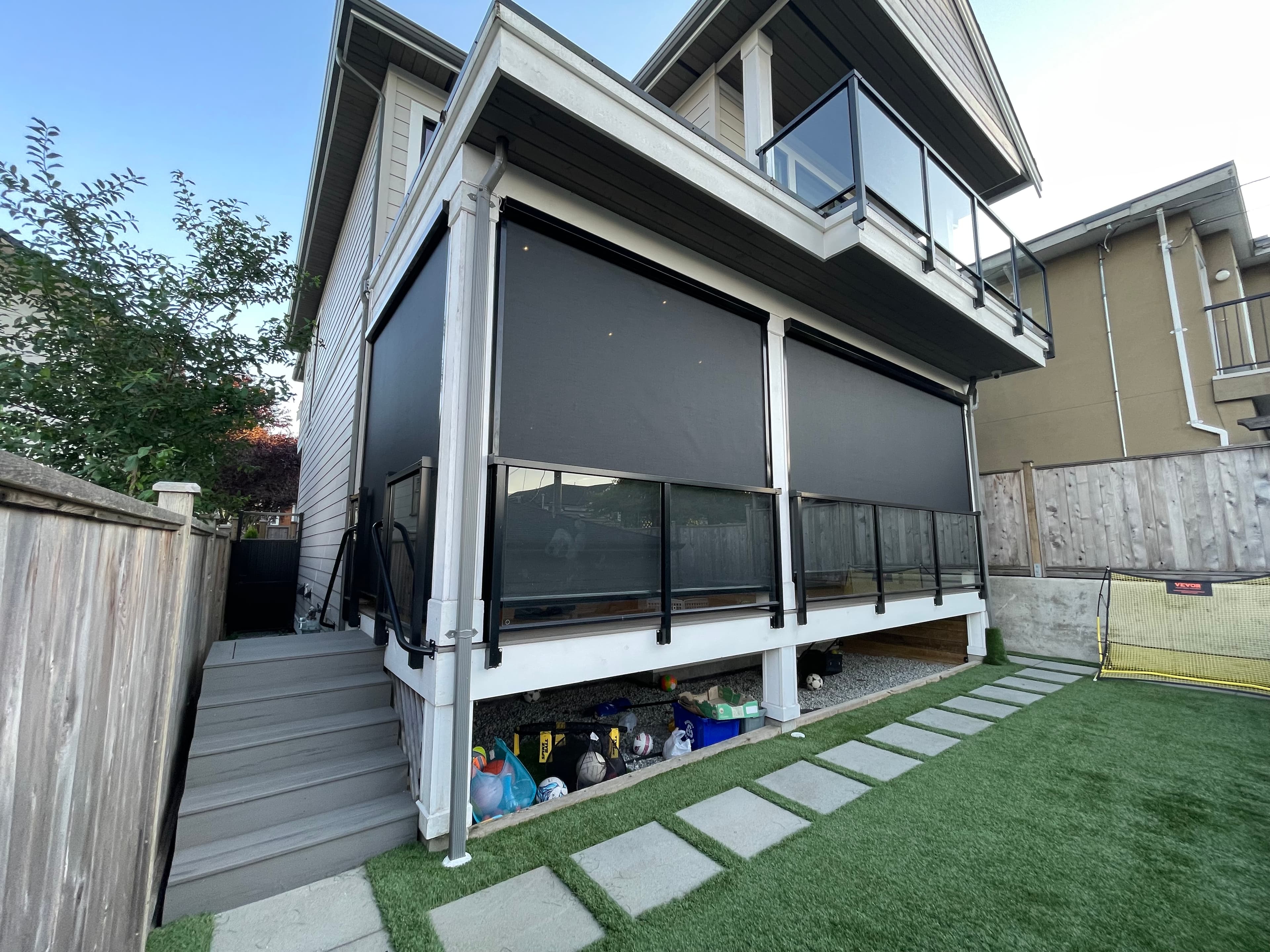 Ultralite Zip Screen Modern Exterior