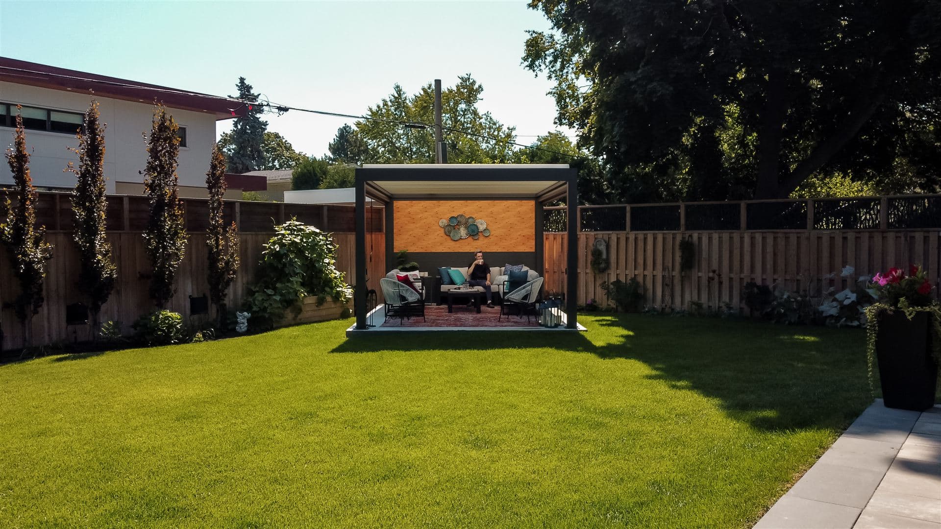 Compact Backyard Retreat