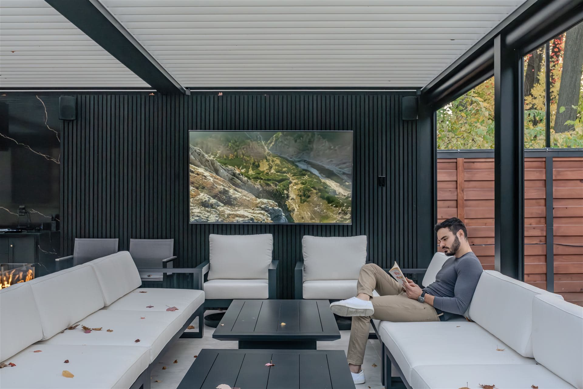 Outdoor Media Lounge