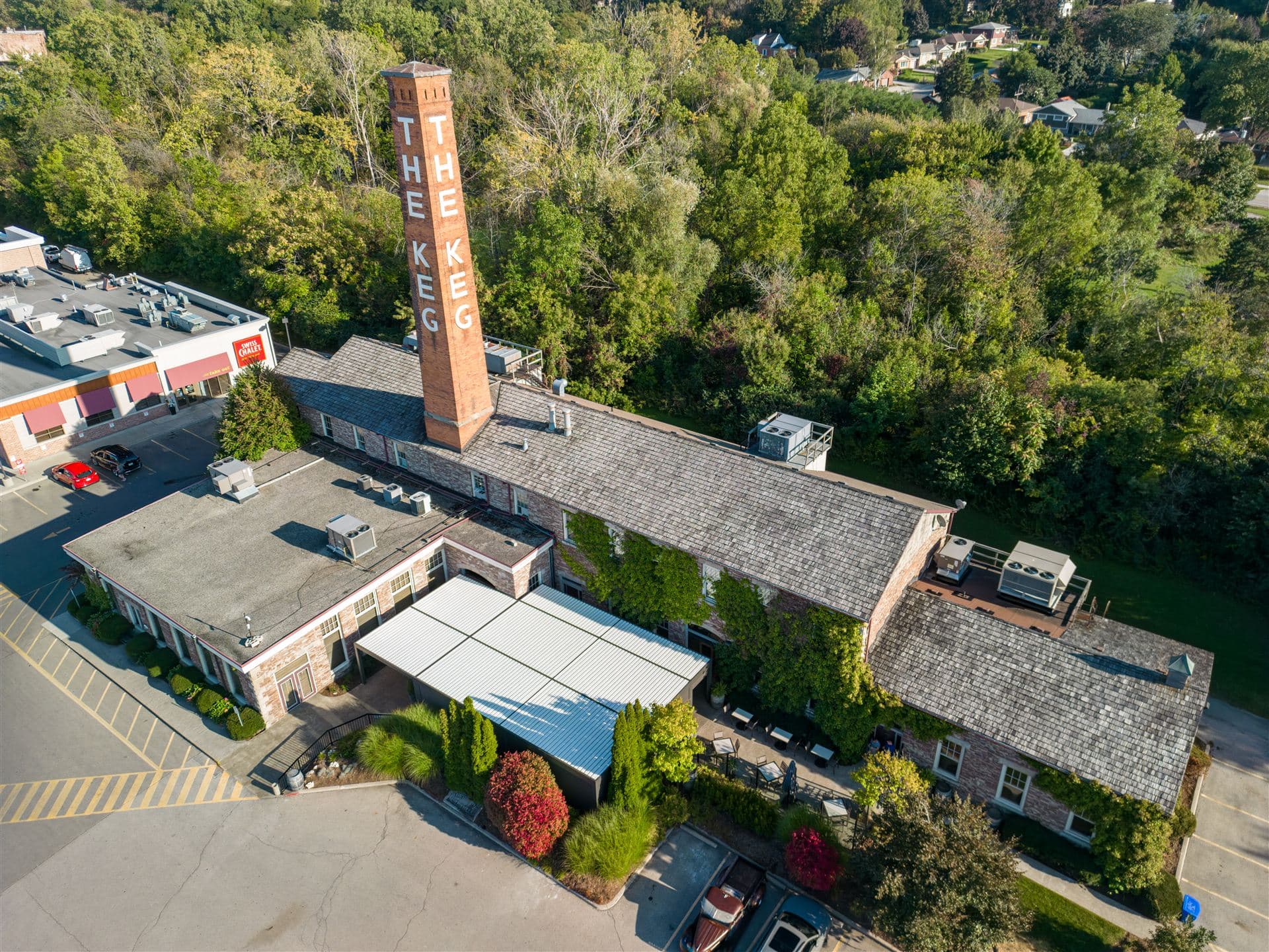 Aerial view of a LOUSOL commercial louvered pergola at The Keg restaurant
