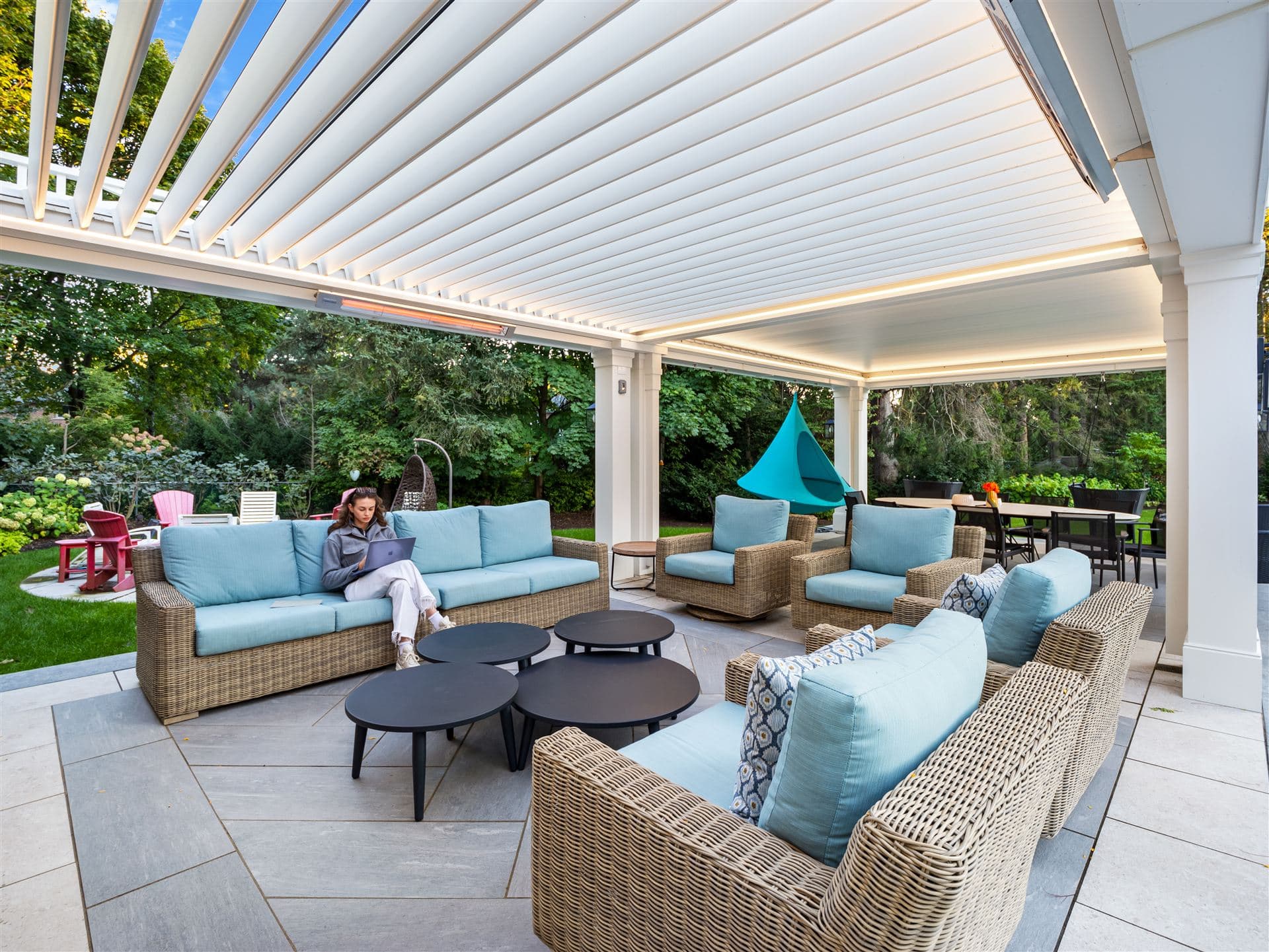 White Frame Lounge with Heat