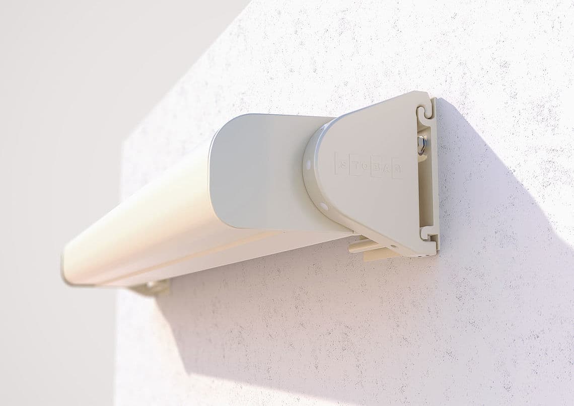 Cassette retractable awning with the fabric sealed in its housing